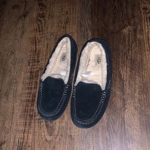 Black ugg slippers